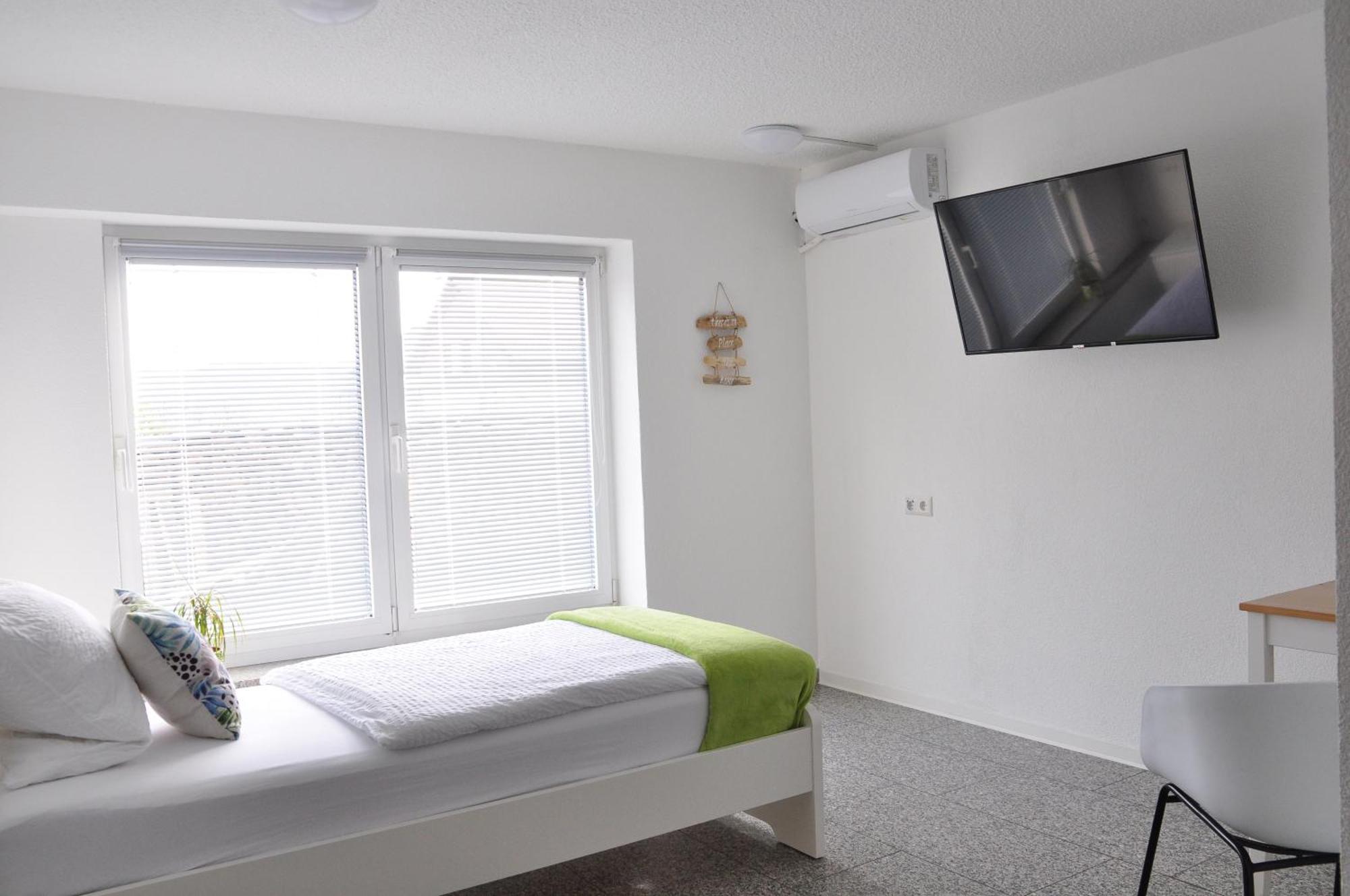 N37 -Modern Eingerichtete Zimmer In Ruhiger Lage Aldingen  エクステリア 写真