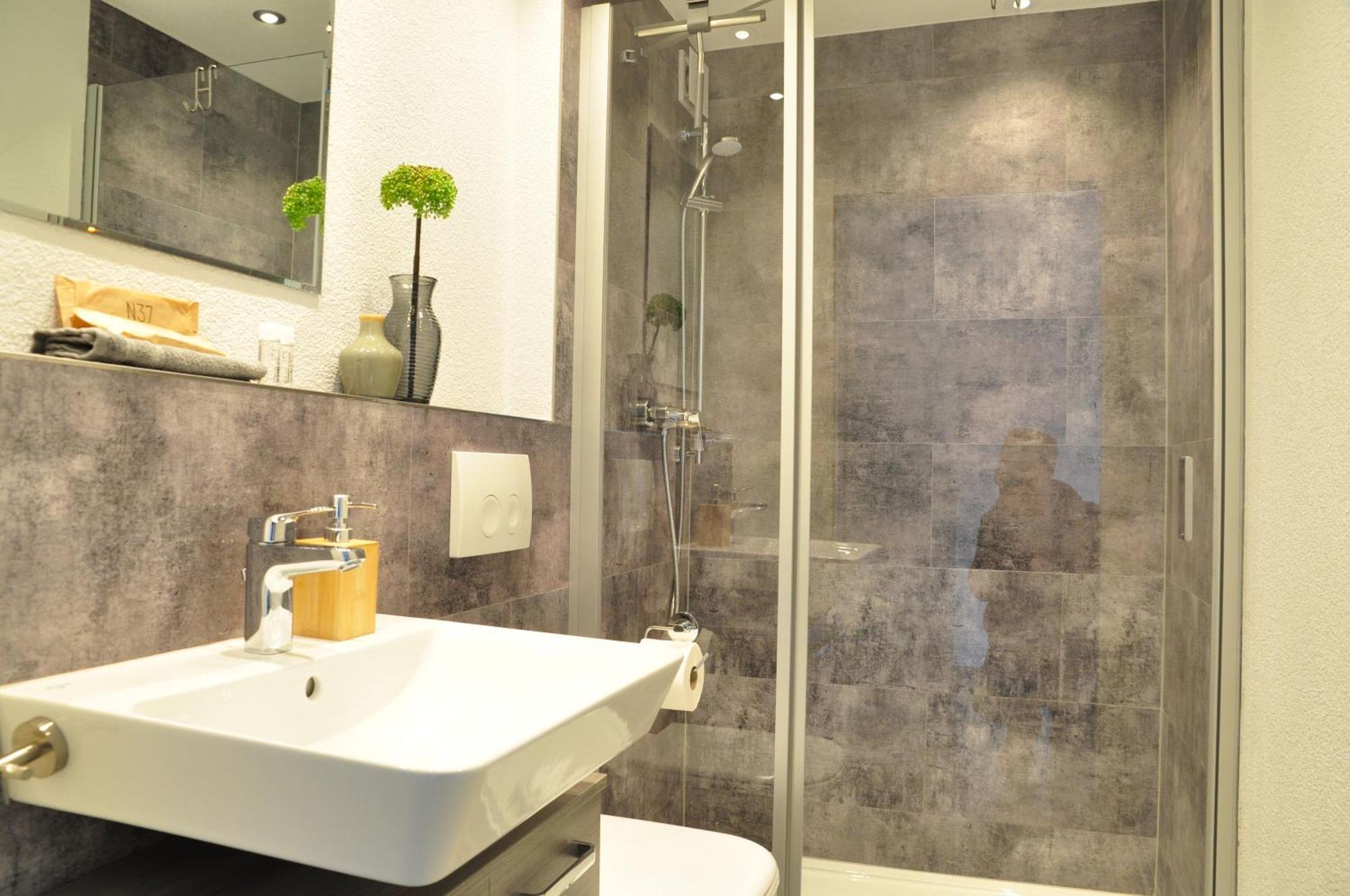 N37 -Modern Eingerichtete Zimmer In Ruhiger Lage Aldingen  エクステリア 写真