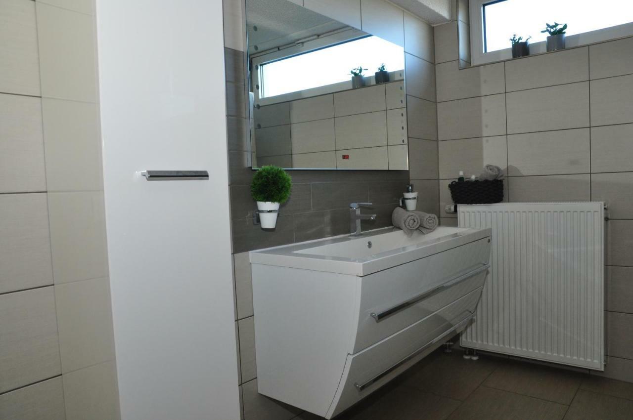 N37 -Modern Eingerichtete Zimmer In Ruhiger Lage Aldingen  エクステリア 写真