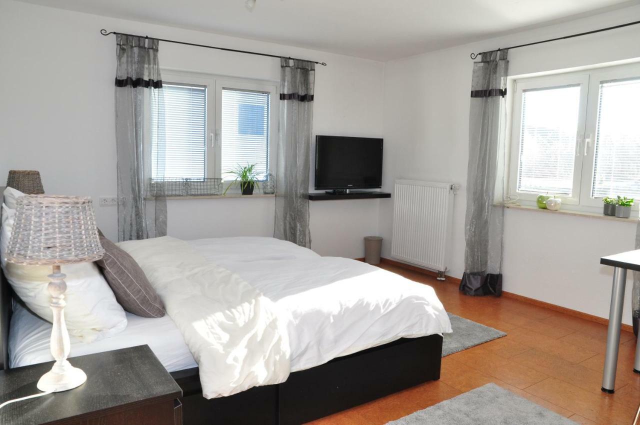N37 -Modern Eingerichtete Zimmer In Ruhiger Lage Aldingen  エクステリア 写真